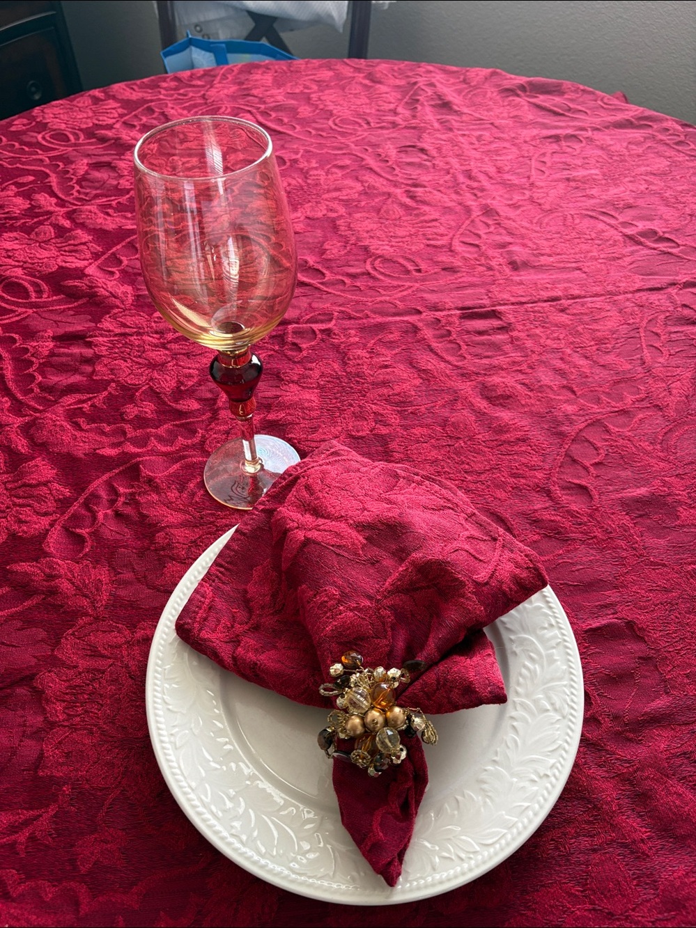 Table Linen Elegant Tapestry Print Rich Red 56” x100” w/ (6) Matching Napkins